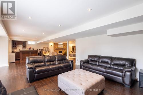 5381 Forest Hill Drive, Mississauga, ON - Indoor Photo Showing Living Room