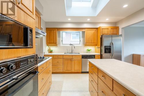 356 Delrex Boulevard, Halton Hills (Georgetown), ON - Indoor Photo Showing Kitchen With Double Sink