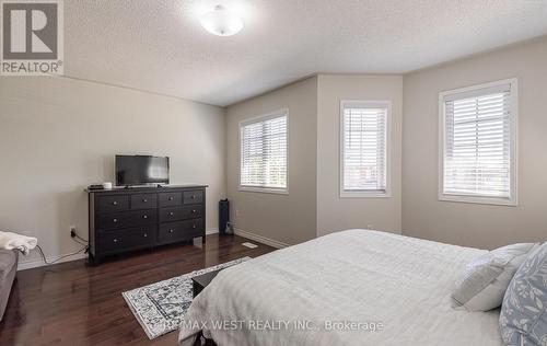 100 Lake Louise Drive, Brampton, ON - Indoor Photo Showing Bedroom