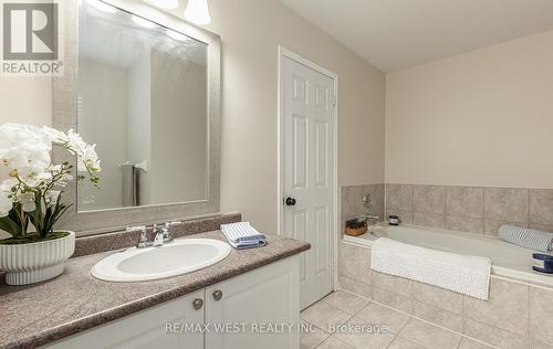 100 Lake Louise Drive, Brampton, ON - Indoor Photo Showing Bathroom