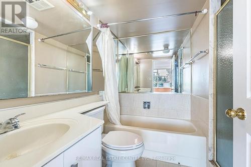 210 - 10 Malta Avenue, Brampton, ON - Indoor Photo Showing Bathroom