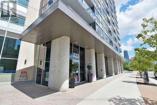 2312 - 223 Webb Drive, Mississauga, ON - Outdoor