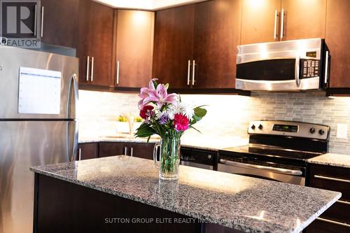 2312 - 223 Webb Drive, Mississauga, ON - Indoor Photo Showing Kitchen With Upgraded Kitchen