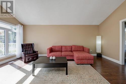 1832 Bronte Square, Pickering, ON - Indoor Photo Showing Living Room