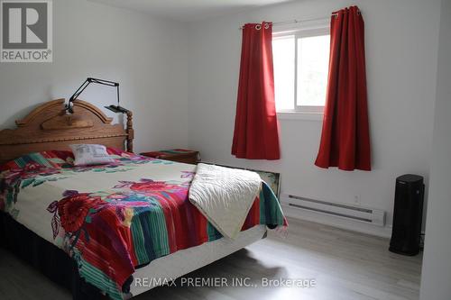 5258 30Th Side Road, Essa, ON - Indoor Photo Showing Bedroom