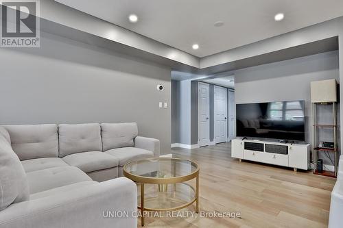 2169 Bur Oak Avenue, Markham, ON - Indoor Photo Showing Living Room