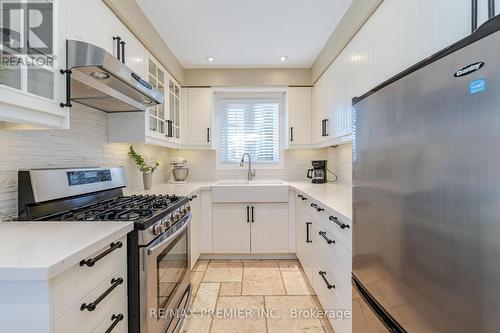 44 Teahouse Drive, Vaughan, ON - Indoor Photo Showing Kitchen With Upgraded Kitchen