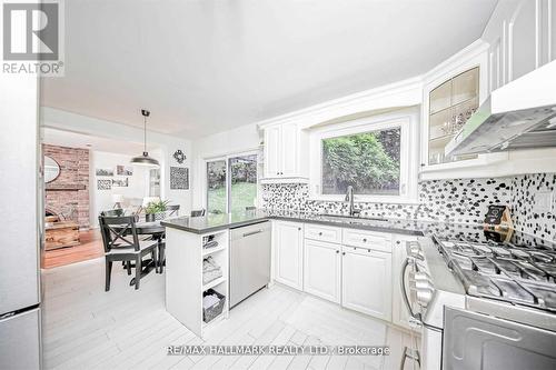 65 Riverside Boulevard, Vaughan, ON - Indoor Photo Showing Kitchen With Upgraded Kitchen