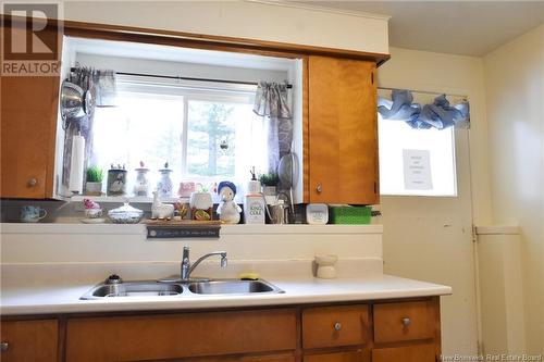 8 Mcfadzen Court, Oromocto, NB - Indoor Photo Showing Kitchen With Double Sink