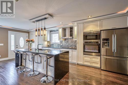 22 Brightway Crescent, Richmond Hill, ON - Indoor Photo Showing Kitchen With Upgraded Kitchen