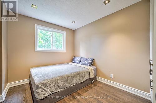 22 Brightway Crescent, Richmond Hill, ON - Indoor Photo Showing Bedroom