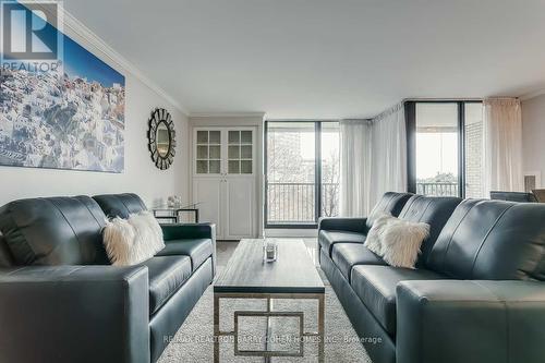 503 - 33 Harbour Square, Toronto, ON - Indoor Photo Showing Living Room