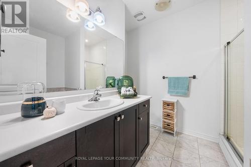 98 Gower Dr, Aurora, ON - Indoor Photo Showing Bathroom