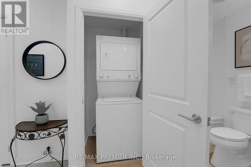 310 - 18 Yorkville Avenue, Toronto, ON - Indoor Photo Showing Laundry Room