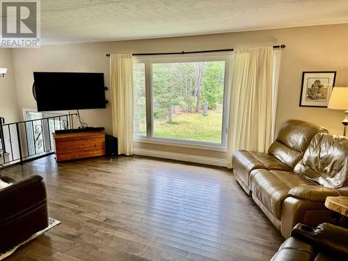 1312 Pineshores Rd, Goulais River, ON - Indoor Photo Showing Living Room