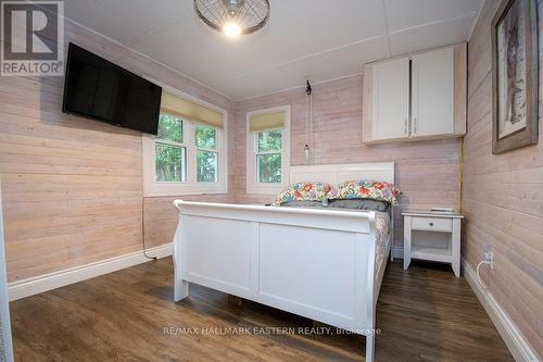 960 Westlake Drive, Smith-Ennismore-Lakefield, ON - Indoor Photo Showing Bedroom