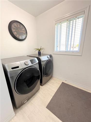 41 Kendell Lane, Ingersoll, ON - Indoor Photo Showing Laundry Room
