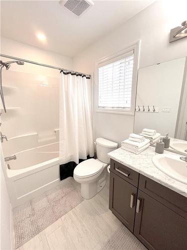 41 Kendell Lane, Ingersoll, ON - Indoor Photo Showing Bathroom