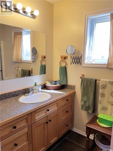 325 Ruby Drive, Hitchcock Bay, SK - Indoor Photo Showing Bathroom