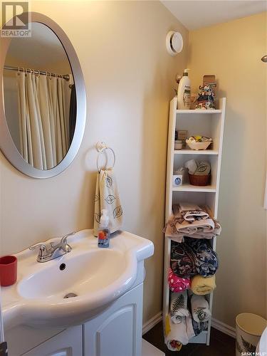 325 Ruby Drive, Hitchcock Bay, SK - Indoor Photo Showing Bathroom