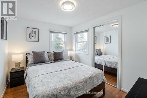 2046 Glenada Crescent, Oakville, ON - Indoor Photo Showing Bedroom