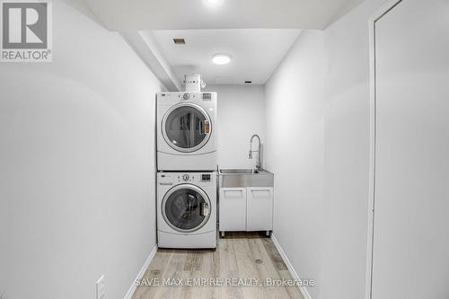 2046 Glenada Crescent, Oakville, ON - Indoor Photo Showing Laundry Room