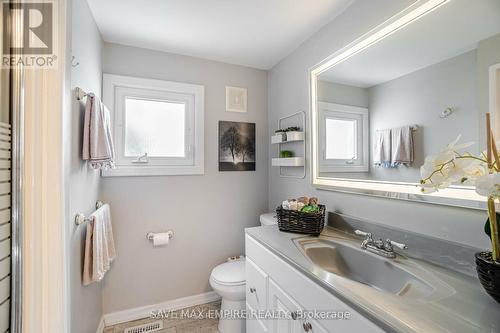 2046 Glenada Crescent, Oakville, ON - Indoor Photo Showing Bathroom