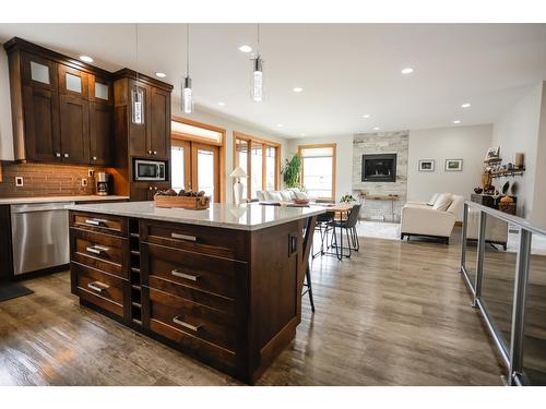 305 Mountainview Drive, Nelson, BC - Indoor Photo Showing Kitchen With Upgraded Kitchen