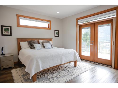 305 Mountainview Drive, Nelson, BC - Indoor Photo Showing Bedroom