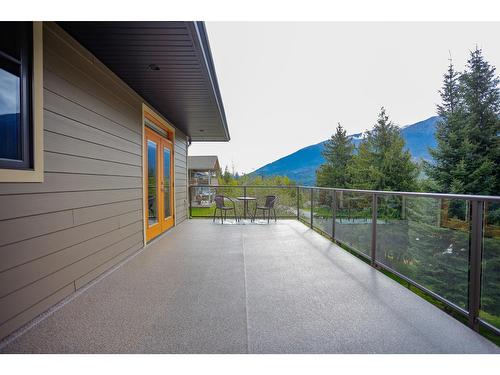 305 Mountainview Drive, Nelson, BC - Outdoor With Balcony With Exterior