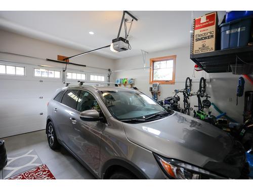 305 Mountainview Drive, Nelson, BC - Indoor Photo Showing Garage