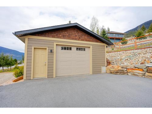 305 Mountainview Drive, Nelson, BC - Outdoor With Exterior