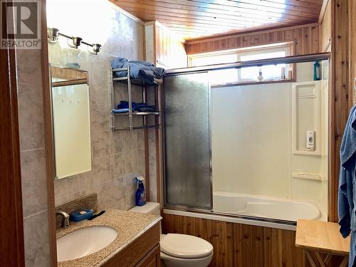 9112 Calverley Crescent, Dawson Creek, BC - Indoor Photo Showing Bathroom