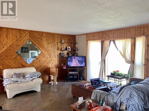 9112 Calverley Crescent, Dawson Creek, BC - Indoor Photo Showing Living Room