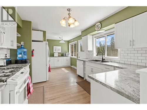 3311 Yankee Flats Road, Salmon Arm, BC - Indoor Photo Showing Kitchen