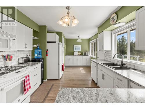 3311 Yankee Flats Road, Salmon Arm, BC - Indoor Photo Showing Kitchen With Double Sink