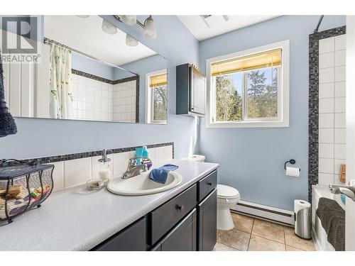 3311 Yankee Flats Road, Salmon Arm, BC - Indoor Photo Showing Bathroom