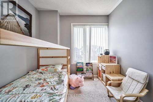 189 Lewis Honey Drive, Aurora, ON - Indoor Photo Showing Bedroom