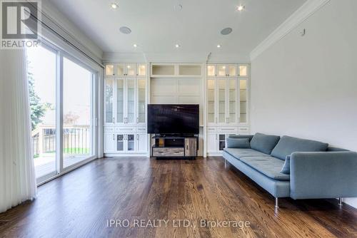 146 Norton Avenue, Toronto, ON - Indoor Photo Showing Living Room