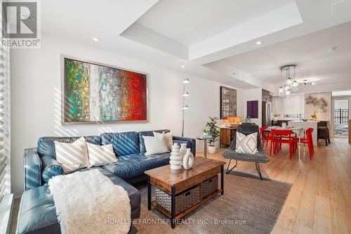 221 Duplex Avenue, Toronto, ON - Indoor Photo Showing Living Room