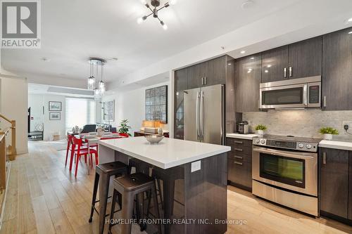 221 Duplex Avenue, Toronto, ON - Indoor Photo Showing Kitchen With Upgraded Kitchen