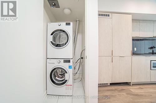 206 - 60 Shuter Street, Toronto, ON - Indoor Photo Showing Laundry Room