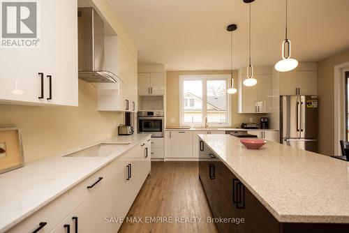 3028 Thunder Bay Road, Fort Erie, ON - Indoor Photo Showing Kitchen With Upgraded Kitchen