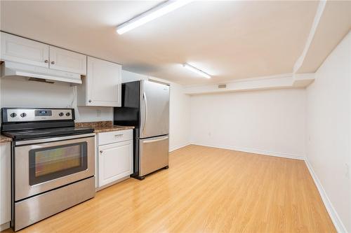 149 Strathcona Avenue N, Hamilton, ON - Indoor Photo Showing Kitchen