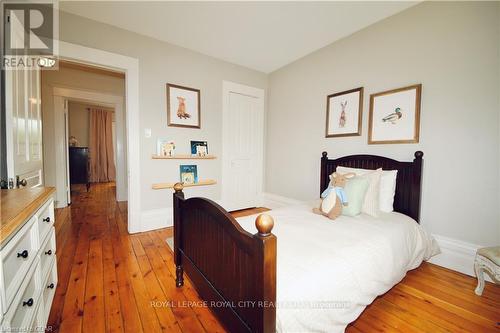 15 Robinson Avenue, Guelph, ON - Indoor Photo Showing Bedroom