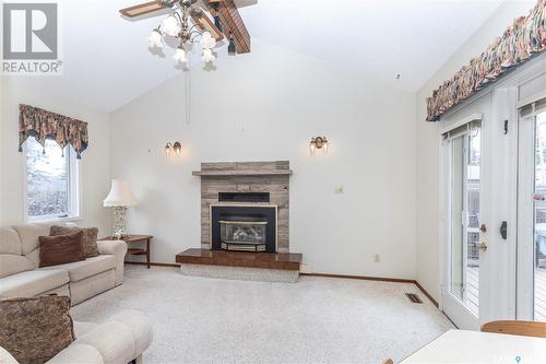 1113 Mcmillan Avenue, Saskatoon, SK - Indoor Photo Showing Living Room With Fireplace