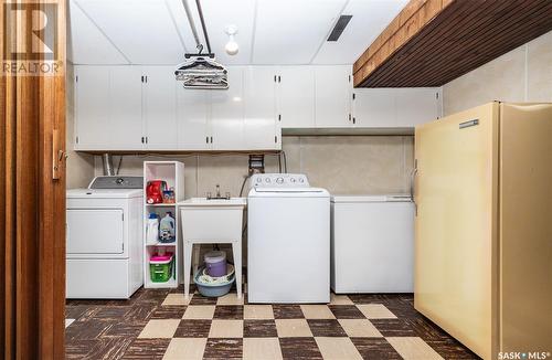 1113 Mcmillan Avenue, Saskatoon, SK - Indoor Photo Showing Laundry Room