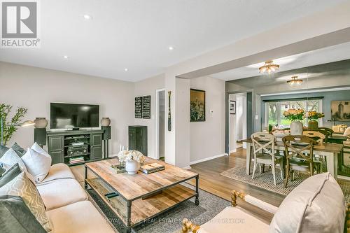 22 Stonedale Placeway, Toronto (Banbury-Don Mills), ON - Indoor Photo Showing Living Room