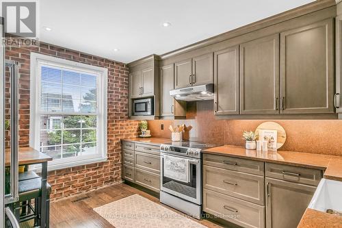 22 Stonedale Placeway, Toronto, ON - Indoor Photo Showing Kitchen