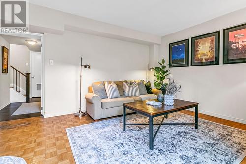 22 Stonedale Placeway, Toronto (Banbury-Don Mills), ON - Indoor Photo Showing Living Room